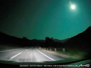 Viral Sinar Hijau Misterius Hiasi Langit Jogja, Ini Penjelasan Ahli