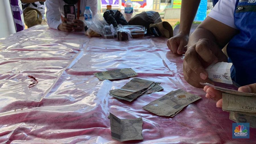 Uang rupiah busuk di Banda Neira