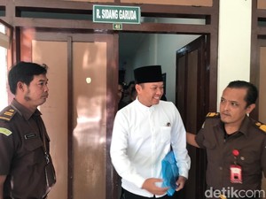 Lurah Caturtunggal Terdakwa Mafia Tanah Minta Maaf ke Sultan HB X Saat Sidang