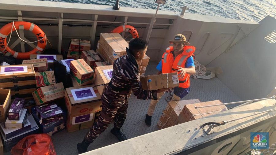 Ekspedisi rupiah berdaulat Maluku kini tiba di lokasi ketiga, yaitu kota Dobo. Sebanyak Rp 4 miliar uang baru telah disiapkan untuk ditukarkan ke masyarakat yang memiliki uang tidak layak edar. (CNBC Indonesia/Maikel Jefriando)