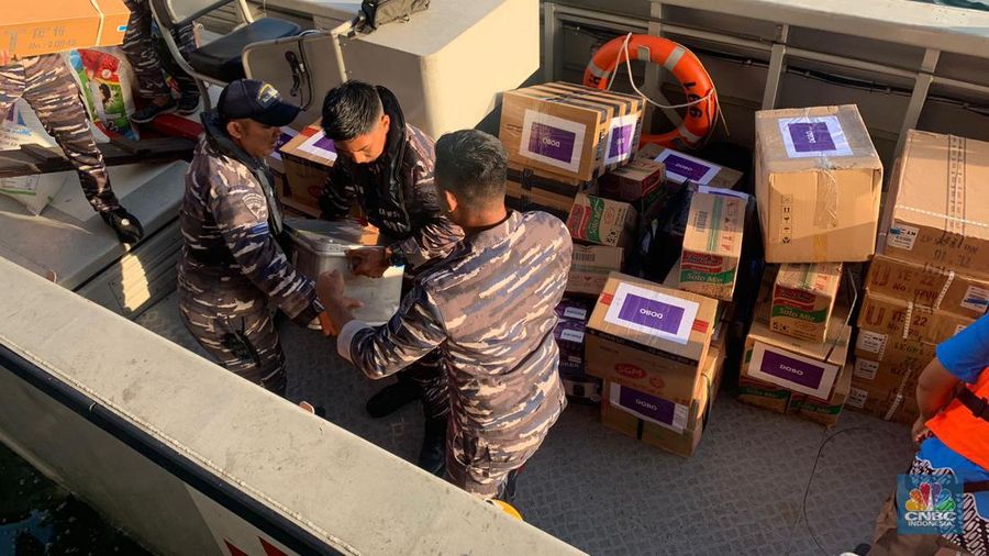 Ekspedisi rupiah berdaulat Maluku kini tiba di lokasi ketiga, yaitu kota Dobo. Sebanyak Rp 4 miliar uang baru telah disiapkan untuk ditukarkan ke masyarakat yang memiliki uang tidak layak edar. (CNBC Indonesia/Maikel Jefriando)