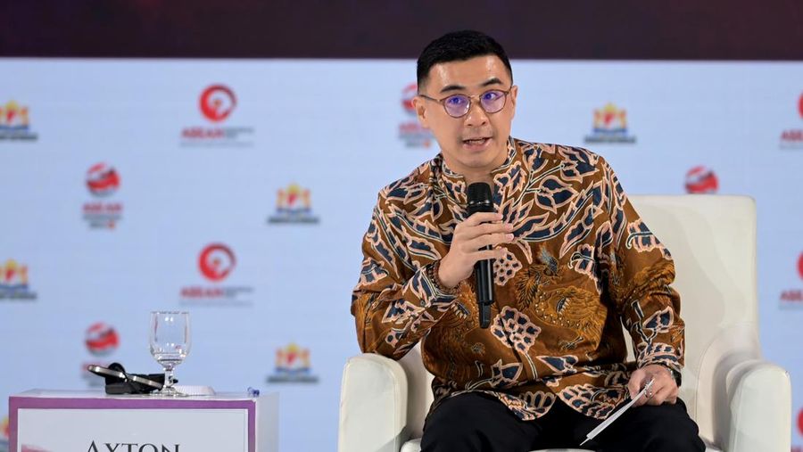Director of Indofood Axton Salim delivers his idea during the fifth plenary panel discussion day two of the ASEAN Business Investment Summit (ABIS) 2023 in Jakarta, Monday (4/9/2023). Media Center of The ASEAN Summit 2023/Zabur Karuru/pras/mifta.
*** Local Caption *** Director of Indofood Axton Salim menyampaikan gagasannya saat diskusi panel pleno kelima hari kedua ASEAN Business Investment Summit (ABIS) 2023 di Jakarta, Senin (4/9/2023). Media Center KTT ASEAN 2023/Zabur Karuru/pras.