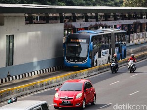 Menilik Transportasi Umum Kecintaan Warga Jakarta dari Masa ke Masa