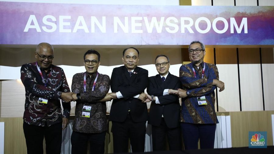 Menteri Komunikasi dan Informatika (Menkominfo) Budi Arie Setiadi saat peresmian Ruang Media, di Hall B JCC, Senayan, Jakarta, Senin (4/9/2023). (CNBC Indonesia/Tri Susilo)