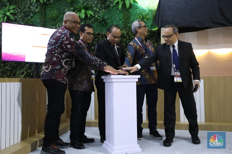 Menteri Komunikasi dan Informatika (Menkominfo) Budi Arie Setiadi saat peresmian Ruang Media, di Hall B JCC, Senayan, Jakarta, Senin (4/9/2023). (CNBC Indonesia/Tri Susilo) Menteri Komunikasi dan Informatika (Menkominfo) Budi Arie Setiadi saat peresmian Ruang Media, di Hall B JCC, Senayan, Jakarta, Senin (4/9/2023). (CNBC Indonesia/Tri Susilo)