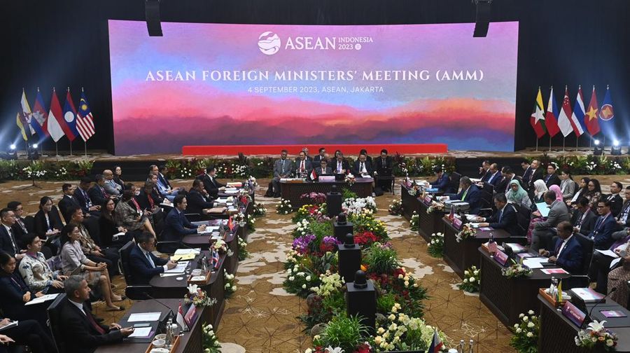 The atmosphere of the ASEAN Foreign Ministers' Meeting (AMM) at the ASEAN Secretariat Building, Jakarta, Monday (4/9/2023). Media Center of The ASEAN Summit 2023/Aditya Pradana Putra/pras.
*** Local Caption *** Suasana Pertemuan Menteri Luar Negeri ASEAN (AMM) di Gedung Sekretariat ASEAN, Jakarta, Senin (4/9/2023). Media Center KTT ASEAN 2023/Aditya Pradana Putra/pras.