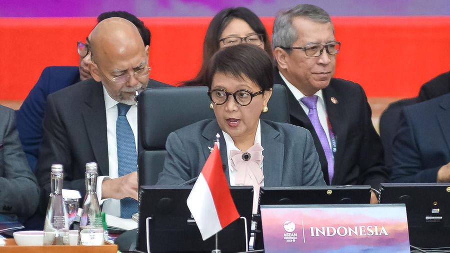 Minister of Foreign Affairs Indonesia Retno Marsudi delivers remarks during the opening of the ASEAN Foreign Ministers' Meeting (AMM) at the ASEAN Secretariat in Jakarta, Monday (4/9/2023). Media Center of The ASEAN Summit 2023/Rommy Pujianto/foc/mifta.
 *** Local Caption *** Menlu Retno Marsudi memberi sambutan saat pembukaan Pertemuan Menteri Luar Negeri ASEAN (AMM) di Gedung Sekretariat ASEAN, Jakarta, Senin (4/9/2023). Media Center KTT ASEAN 2023/Rommy Pujianto/foc.