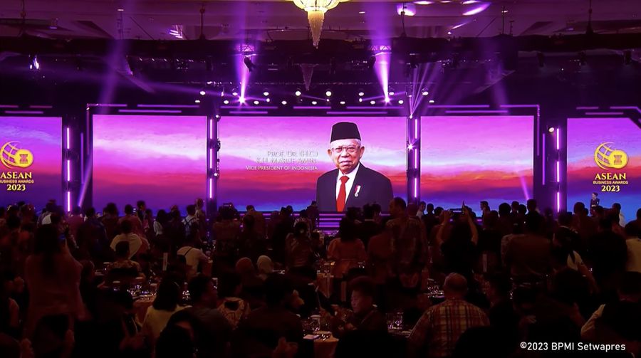 Wakil Presiden RI Ma'ruf Amin memberikan Keynote Speech dalam Acara ASEAN Business Awards (ABA) 2023 & Gala Dinner yang dilaksanakan di The Ritz-Carlton Jakarta Pacific Place, 4 September 2023. (Tangkapan Layar Youtube Wakil Presiden Republik Indonesia)