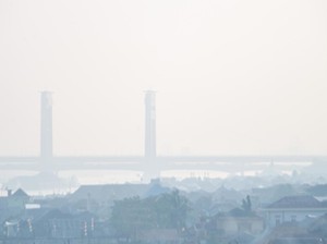 Kabut Asap Palembang Makin Pekat, Status Berbahaya