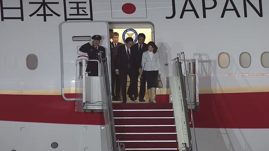 Perdana Menteri Jepang Fumio kishida tiba di Terminal VVIP Bandara Soekarno-Hatta, Tangerang, Banten, Selasa (5/9/2023). (Tangkapan Layar Youtube Kemkominfo TV)