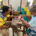 Warga Perbatasan RI-Aussie Tukar Uang, Bawa Kardus & Kresek