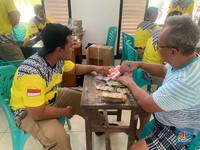 Warga Perbatasan RI-Aussie Tukar Uang, Bawa Kardus & Kresek