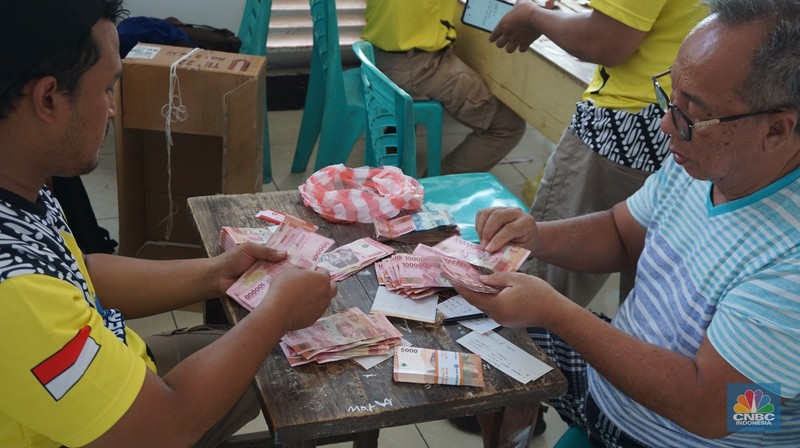 Rupiah Busuk di Pulau Terpencil RI: Lusuh, Sobek, Nyaris Hancur. Rupiah Busuk di Pulau Terpencil RI: Lusuh, Sobek, Nyaris Hancur. (CNBC Indonesia/Maikel Jefriando)