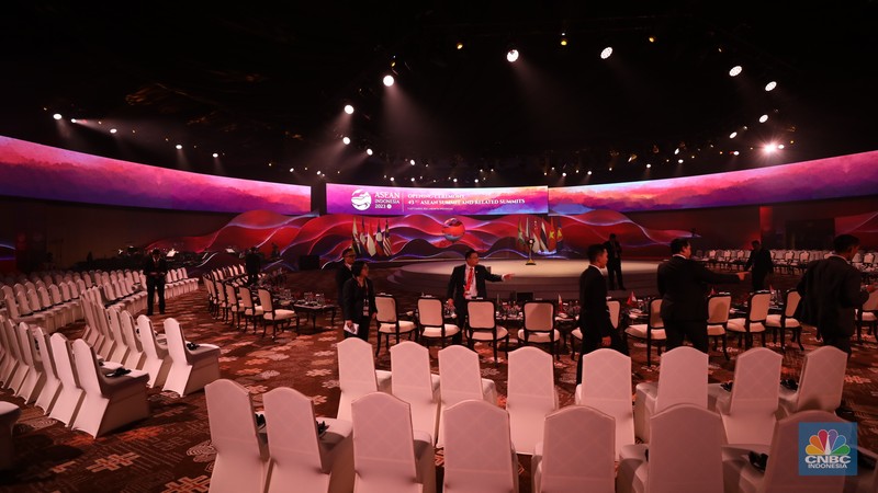Suasana jelang KTT ASEAN di Jakarta Convention Center (JCC), Jakarta, Selasa (5/9/2023). (CNBC Indonesia/Tri Susilo)