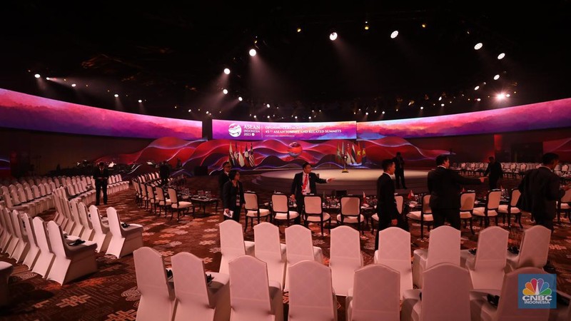 Suasana jelang KTT ASEAN di Jakarta Convention Center (JCC), Jakarta, Selasa (5/9/2023). (CNBC Indonesia/Tri Susilo)