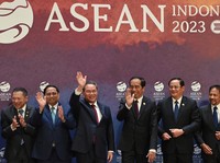 Saat Jokowi dan Petinggi ASEAN Kelilingi 