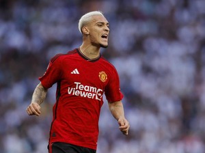 Antony Tendang Doku, Gary Neville: Malu-maluin Aja