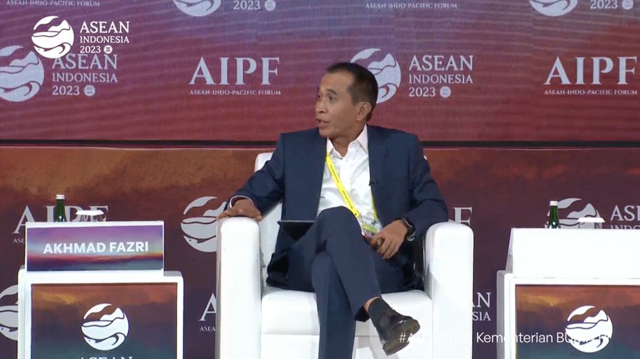 Direktur Keuangan Mind ID Akhmad Fazri dalam Sesi Pleno AIPF subtema I: Infrastruktur Ramah Lingkungan dan Rantai Pasokan yang Tangguh. (Tangkapan Layar Youtube Kementerian BUMN RI)