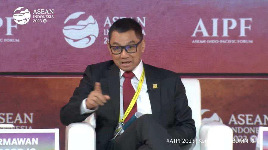 Dirut PLN Darmawan Prasodjo dalam Sesi Pleno AIPF subtema I: Infrastruktur Ramah Lingkungan dan Rantai Pasokan yang Tangguh. (Tangkapan Layar Youtube KEMENTERIAN BUMN RI)