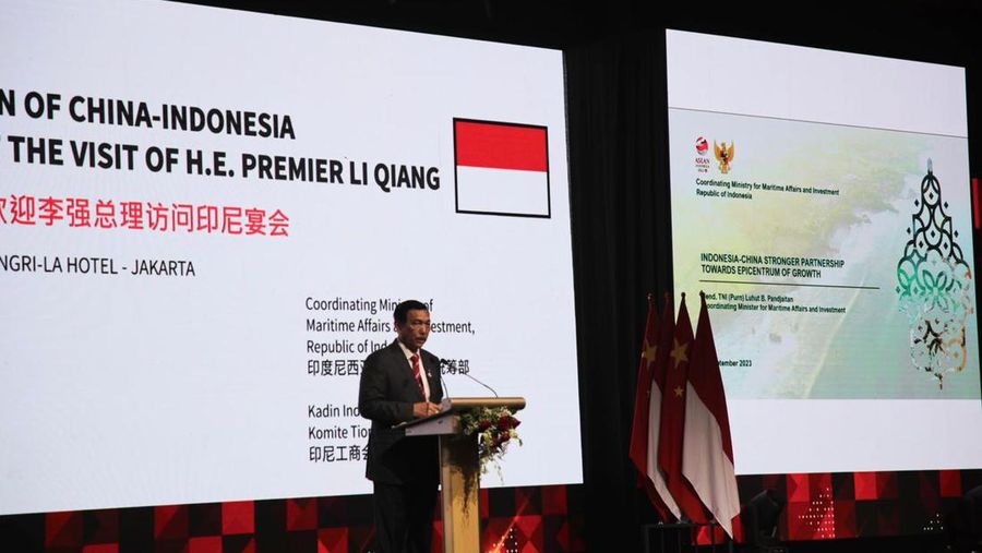Menteri Koordinator Bidang Kemaritiman dan Investasi (Menko Marves) Luhut Binsar Pandjaitan bertemu dengan Perdana Menteri (PM) Republik Rakyat China, Li Qiang dalam acara Indonesia - China Business Community Reception di Shangri La, Jakarta, Selasa (05/09/2023).