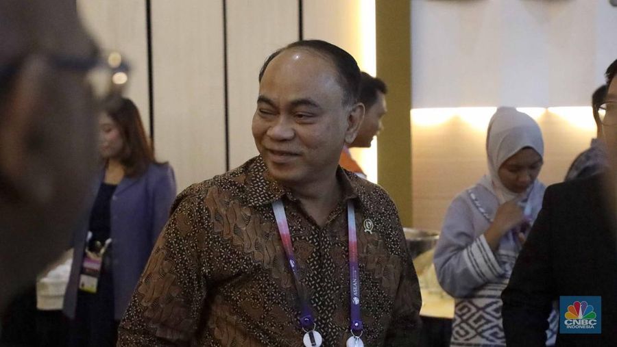 Menteri Komunikasi dan Informatika Budi Arie Setiadi meninjau Media Center KTT ke-43 ASEAN 2023 di Jakarta Convention Center, Jakarta, Rabu (6/9/2023). (²©²ÊÍøÕ¾/Tri Susilo)