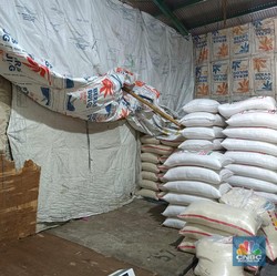Ibu Kota 'Kekeringan' Beras, Harga Terbang Tak Karuan!