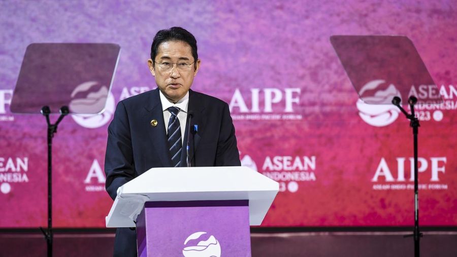 The Prime Minister of Japan Fumio Kishida delivers presentation as keynote speaker on the second day of the ASEAN-Indo-Pacific Forum (AIPF) at Mulia Hotel, Jakarta, Wednesday (6/9/2023). Media Center of ASEAN Summit 2023/Galih Pradipta/aww/ratih. *** Local Caption *** Perdana Menteri Jepang Fumio Kishida menyampaikan paparannya saat menjadi pembicara utama pada hari kedua ASEAN-Indo-Pacific Forum (AIPF) 2023 di Hotel Mulia, Jakarta, Rabu (6/9/2023). Media Center KTT ASEAN 2023/Galih Pradipta/aww.