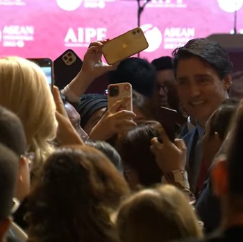 Baru Cerai, Justin Trudeau Dikerubungi Wanita di Indonesia