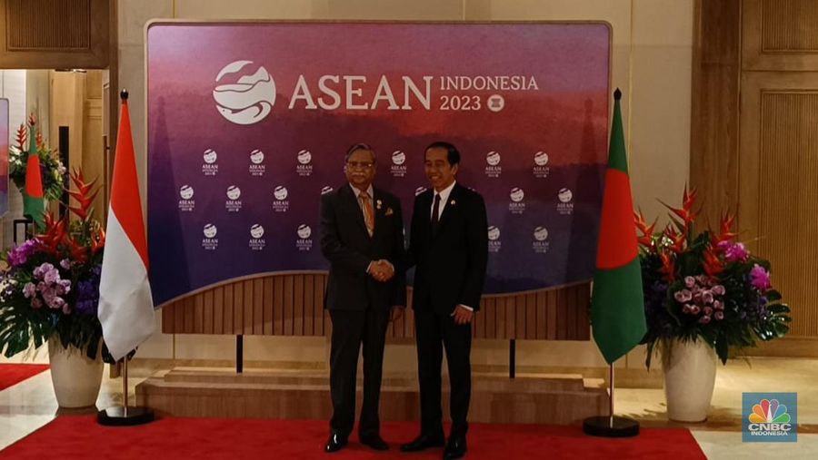 Presiden Joko Widodo melakukan pertemuan bilateral dengan Presiden Bangladesh Mohammed Shahabuddin di Jakarta, Convention Center, Rabu (6/9/2023). (CNBC Indonesia/Emir Yanwardhana)