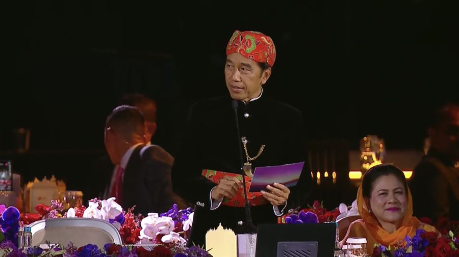 Presiden Joko Widodo saat menyampaikan pidato dalam Gala dinner atau jamuan makan malam dalam serangkaian acara Konferensi Tingkat Tinggi (KTT) ASEAN pada Rabu malam (6/9/2023) di Hutan Kota by Plataran, Jakarta. (Tangkapan Layar youtube Kemkominfo TV)