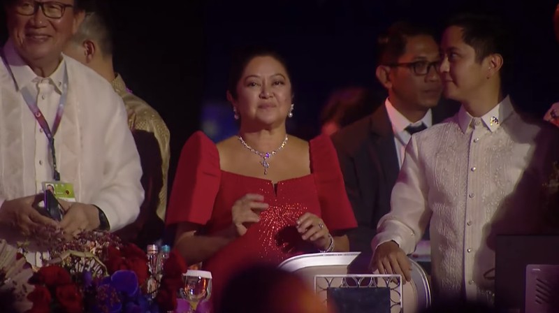 Presiden Joko Widodo didampingi Iriana Joko Widodo tiba di Hutan Kota by Plataran untuk mengikuti acara Gala dinner atau jamuan makan malam dalam serangkaian acara Konferensi Tingkat Tinggi (KTT) ASEAN pada Rabu malam (6/9/2023). (Tangkapan Layar youtube Kemkominfo TV)