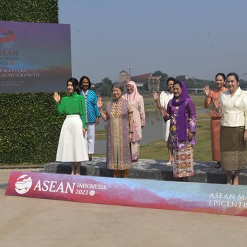 Iriana Ajak Madam Korsel Cs ke TMII untuk Kenalkan Budaya RI