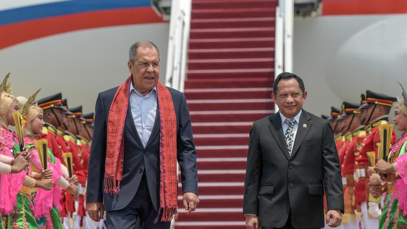 The aircraft carrying the Minister of Foreign Affairs Russia Sergey Lavrov arrives at the VVIP Gate Soekarno Hatta Airport, Banten, Wednesday (6/9/2023). Media Center of The ASEAN Summit 2023/Raisan Al Farisi/aww/mifta.

 *** Local Caption *** Pesawat yang membawa Menteri Luar Negeri Rusia Sergey Lavrov tiba di Terminal VVIP Bandara Soekarno Hatta, Banten, Rabu (6/9/2023). Media Center KTT ASEAN 2023/Raisan Al Farisi/aww.