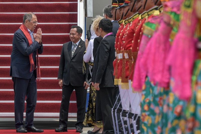 The Arrival of FM Russia Sergey Lavrov in Indonesia The aircraft carrying the Minister of Foreign Affairs Russia Sergey Lavrov arrives at the VVIP Gate Soekarno Hatta Airport, Banten, Wednesday (6/9/2023). Media Center of The ASEAN Summit 2023/Raisan Al Farisi/aww/mifta.
*** Local Caption *** Pesawat yang membawa Menteri Luar Negeri Rusia Sergey Lavrov tiba di Terminal VVIP Bandara Soekarno Hatta, Banten, Rabu (6/9/2023). Media Center KTT ASEAN 2023/Raisan Al Farisi/aww.