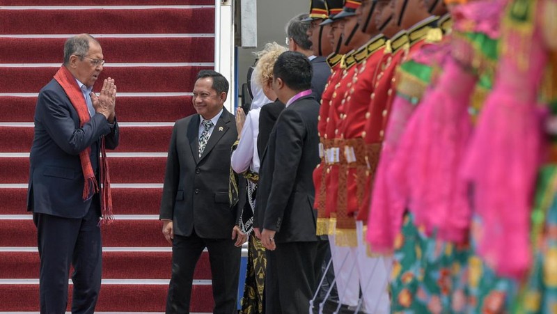 The aircraft carrying the Minister of Foreign Affairs Russia Sergey Lavrov arrives at the VVIP Gate Soekarno Hatta Airport, Banten, Wednesday (6/9/2023). Media Center of The ASEAN Summit 2023/Raisan Al Farisi/aww/mifta.

 *** Local Caption *** Pesawat yang membawa Menteri Luar Negeri Rusia Sergey Lavrov tiba di Terminal VVIP Bandara Soekarno Hatta, Banten, Rabu (6/9/2023). Media Center KTT ASEAN 2023/Raisan Al Farisi/aww.