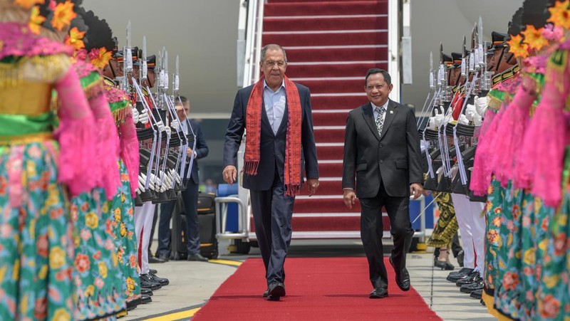 The aircraft carrying the Minister of Foreign Affairs Russia Sergey Lavrov arrives at the VVIP Gate Soekarno Hatta Airport, Banten, Wednesday (6/9/2023). Media Center of The ASEAN Summit 2023/Raisan Al Farisi/aww/mifta.

 *** Local Caption *** Pesawat yang membawa Menteri Luar Negeri Rusia Sergey Lavrov tiba di Terminal VVIP Bandara Soekarno Hatta, Banten, Rabu (6/9/2023). Media Center KTT ASEAN 2023/Raisan Al Farisi/aww.