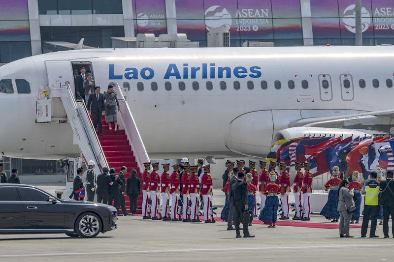 The Arrival of Sultan Brunei Darussalam Hassanal Bolkiah The plane carrying Sultan Brunei Darussalam Hassanal Bolkiah arrived at the VVIP Gate of Soekarno Hatta Airport, Banten, Monday (4/9/2023). Media Center of The ASEAN Summit 2023/Raisan Al Farisi/aww/mifta. *** Local Caption *** Pesawat yang membawa Sultan Brunei Darussalam Hassanal Bolkiah tiba di Terminal VVIP Bandara Soekarno Hatta, Banten, Senin (4/9/2023). Media Center KTT ASEAN 2023/Raisan Al Farisi/aww.