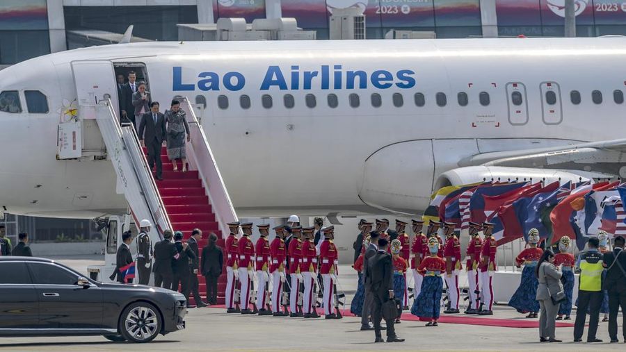 The plane carrying Sultan Brunei Darussalam Hassanal Bolkiah arrived at the VVIP Gate of Soekarno Hatta Airport, Banten, Monday (4/9/2023). Media Center of The ASEAN Summit 2023/Raisan Al Farisi/aww/mifta. *** Local Caption *** Pesawat yang membawa Sultan Brunei Darussalam Hassanal Bolkiah tiba di Terminal VVIP Bandara Soekarno Hatta, Banten, Senin (4/9/2023). Media Center KTT ASEAN 2023/Raisan Al Farisi/aww.