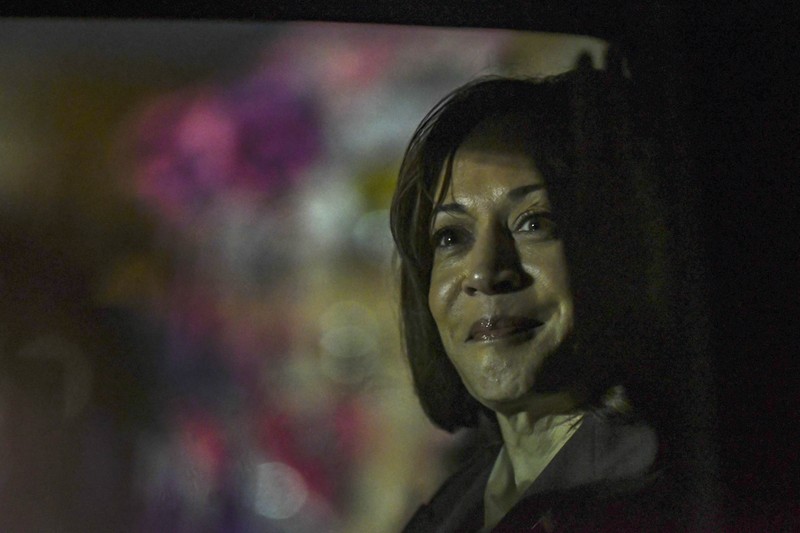 Wakil Presiden Amerika Serikat tiba di Indonesia Wakil Presiden Amerika Serikat Kamala Harris berada di dalam kendaraan setibanya di Bandara Soekarno-Hatta, Tangerang, Banten, Selasa (5/9/2023). Media Center KTT ASEAN 2023/Muhammad Adimaja/pras.