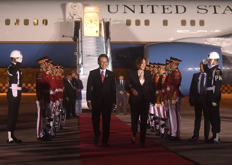 The plane carrying Sultan Brunei Darussalam Hassanal Bolkiah arrived at the VVIP Gate of Soekarno Hatta Airport, Banten, Monday (4/9/2023). Media Center of The ASEAN Summit 2023/Raisan Al Farisi/aww/mifta. *** Local Caption *** Pesawat yang membawa Sultan Brunei Darussalam Hassanal Bolkiah tiba di Terminal VVIP Bandara Soekarno Hatta, Banten, Senin (4/9/2023). Media Center KTT ASEAN 2023/Raisan Al Farisi/aww.