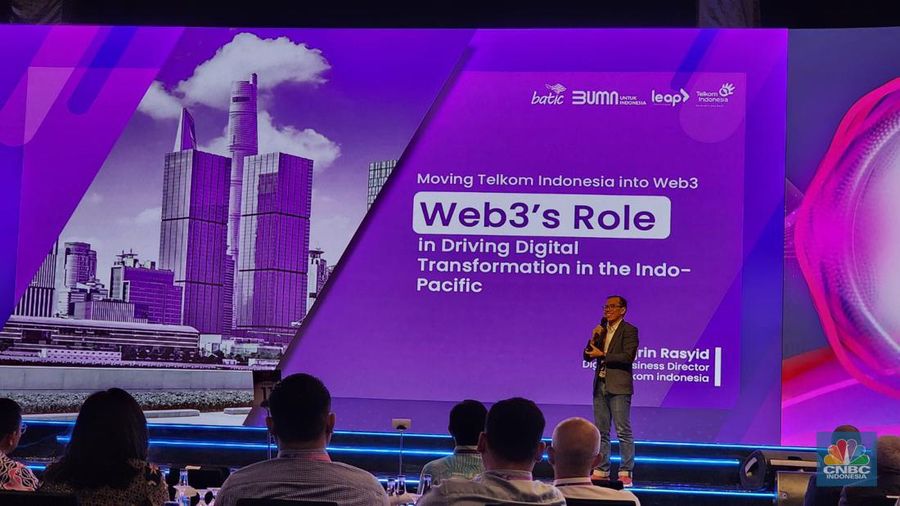 Director of Digital Business Telkom Indonesia Muhammad Fajrin Rasyid (di panggung) dalam Bali Annual Telkom International Conference 2023 di Nusa Dua, Badung, Kamis (7/9/2023).