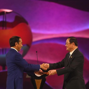 Potret Detik-Detik Jokowi Resmi Tutup KTT ASEAN 2023