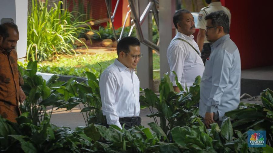 Mantan Menteri Ketenagakerjaan Muhaimin Iskandar atau Cak Imin tiba untuk menjalani pemeriksaan di Gedung Merah Putih, KPK, Jakarta, Kamis (7/9/2023). (CNBC Indonesia/Faisal Rahman)