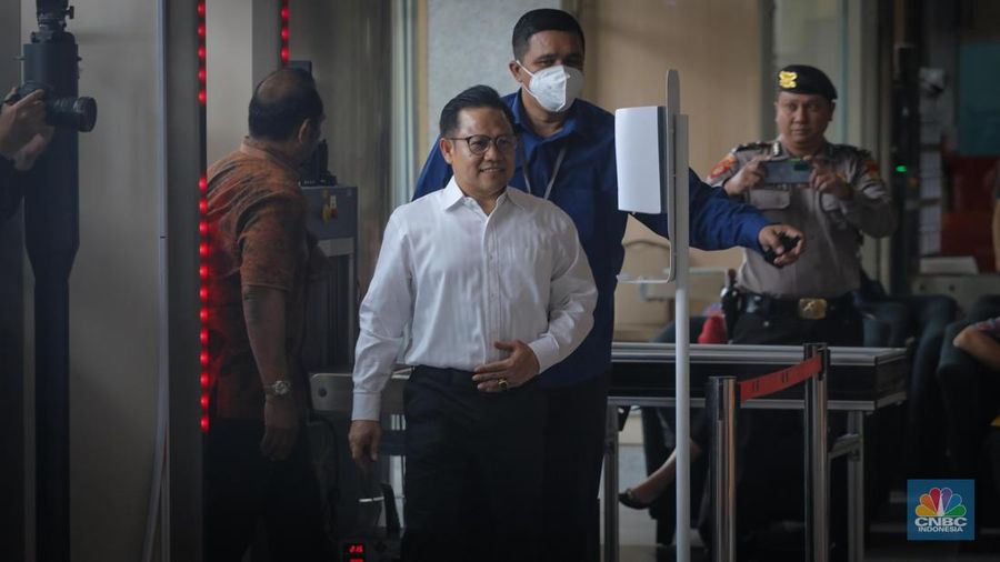 Mantan Menteri Ketenagakerjaan Muhaimin Iskandar atau Cak Imin tiba untuk menjalani pemeriksaan di Gedung Merah Putih, KPK, Jakarta, Kamis (7/9/2023). (CNBC Indonesia/Faisal Rahman)