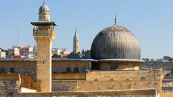 Israel Serbu Masjid Al Aqsa, Nyanyikan Lagu dan Bentangkan Slogan Provokatif
