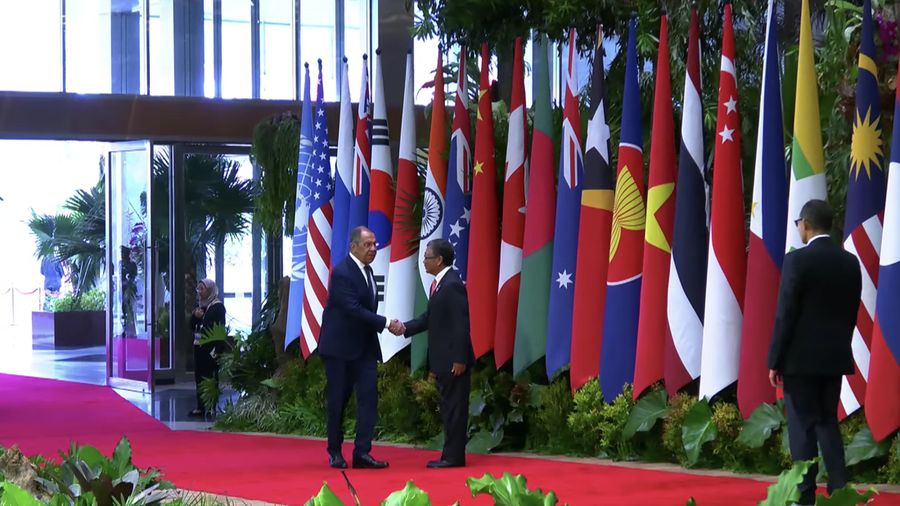 Menteri Luar Negeri Rusia Sergey Lavrov tiba di Jakarta untuk menghadiri di KTT ASEAN ke -43 pada Rabu (7/9/2023). (Tangkapan Layar Youtube Kemkominfo)