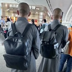 Viral Biksu Pakai Tas Branded di Bandara, Picu Debat Sengit