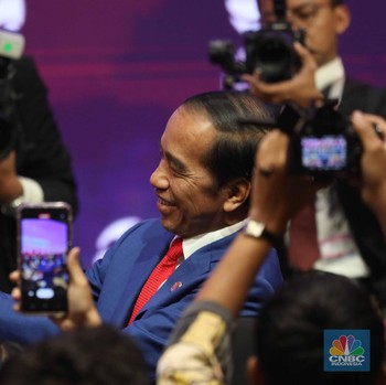 Potret Jokowi Sumringah Usai Tutup KTT ASEAN 2023