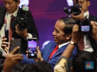 Potret Jokowi Sumringah Usai Tutup KTT ASEAN 2023