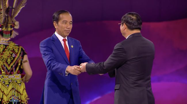 KTT ASEAN Resmi Ditutup, Jokowi Serahkan Palu ASEAN ke Laos